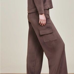 NWT Barefoot Dreams Luxechic Cargo Pants in Java - FREE SHIPPING